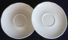 Lade das Bild in den Galerie-Viewer, UNTERTASSE - Porzellan, Einfärbiges Gastronomisches Gewölbter Rand Motiv Dekor