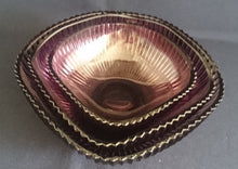 Lade das Bild in den Galerie-Viewer, GROßE BEILAGENSCHÜSSEL - Hartglas, Linien Wölbungen Relief Motiv Dekor