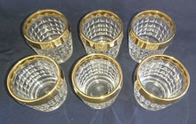 Lade das Bild in den Galerie-Viewer, 6er Set WHISKEY~ WHISKY~ GETRÄNKEGLÄSER - Hartglas, Breiter Goldrand Viereck Quadrat Karo Relief Motiv Dekor