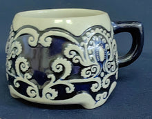 Lade das Bild in den Galerie-Viewer, KLEINE APFELWEIN TASSE - Keramik / Steingut, Flora Geometrisch Natur Abstrakt Motiv Dekor