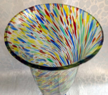 Lade das Bild in den Galerie-Viewer, BLUMENVASE - Hartglas, Abstrakt Schräge Streifen Linien Striche Motiv Dekor