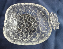Lade das Bild in den Galerie-Viewer, DESSERTSCHALE - Hartglas, Ananas Obst Frucht Form Relief Motiv Dekor