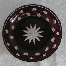 Lade das Bild in den Galerie-Viewer, DESSERTSCHALE - Kristallglas, Gezackt Sterne Sternchen Motiv Dekor