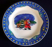 Lade das Bild in den Galerie-Viewer, 2er Set DESSERTTELLER - Porzellan, Rentier Weihnachtsmann Stern Mond Tannenbaum Bäume Motiv Dekor (BC)