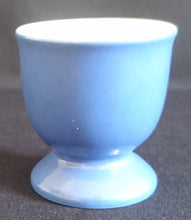 Lade das Bild in den Galerie-Viewer, EIERBECHER - Porzellan, Zweifärbiges Farben Motiv Dekor (BC)