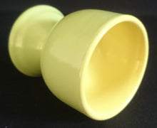 Lade das Bild in den Galerie-Viewer, EIERBECHER - Porzellan, Zweifärbiges Farben Motiv Dekor