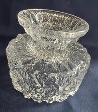 Lade das Bild in den Galerie-Viewer, EISDESSERT BECHER - Kristallglas, Eiskristalle Gefrorener Schnee Relief Motiv Dekor