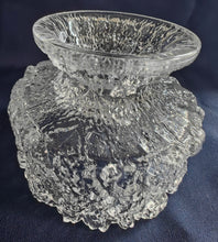 Lade das Bild in den Galerie-Viewer, EISDESSERT BECHER - Kristallglas, Eiskristalle Gefrorener Schnee Relief Motiv Dekor