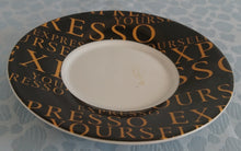 Lade das Bild in den Galerie-Viewer, 2er Set ESPRESSO UNTERTASSEN "Flirt" - Porzellan, Goldene Groß Klein YourEspresso Aufschrift Breiter Rand Motiv Dekor