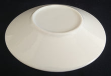 Lade das Bild in den Galerie-Viewer, 2er Set ESPRESSO UNTERTASSEN - Porzellan, Große Kleine Espresso Aufschrift Breiter Rand Motiv Dekor