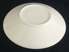 Lade das Bild in den Galerie-Viewer, 2er Set ESPRESSO UNTERTASSEN - Porzellan, Große Kleine Espresso Aufschrift Breiter Rand Motiv Dekor