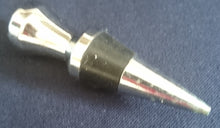 Lade das Bild in den Galerie-Viewer, FLASCHENVERSCHLUSS - Edelstahl & Silikon, Moderne Keilförmige Form Runde Einkerbung Motiv Dekor