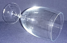 Lade das Bild in den Galerie-Viewer, PILS BIER GETRÄNKEGLAS - Hartglas, Klare Tulpenblumen Form