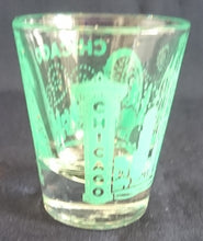 Lade das Bild in den Galerie-Viewer, SHOT KURZE SCHNAPS- GETRÄNKEGLAS - Hartglas, USA Chicago City Metropole Stadt Aufschrift Motiv Dekor