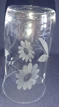 Lade das Bild in den Galerie-Viewer, GETRÄNKEGLAS - Hartglas, Geschliffen Flora Blumenblüten Blatt Blätter Pflanzen Motiv Dekor