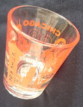 Lade das Bild in den Galerie-Viewer, SHOT KURZE SCHNAPS- GETRÄNKEGLAS - Hartglas, USA Chicago City Metropole Stadt Aufschrift Motiv Dekor