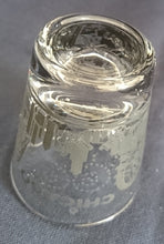 Lade das Bild in den Galerie-Viewer, SHOT KURZE SCHNAPS- GETRÄNKEGLAS - Hartglas, USA Chicago City Metropole Stadt Aufschrift Motiv Dekor