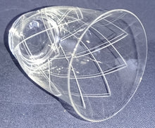 Lade das Bild in den Galerie-Viewer, GETRÄNKEGLAS - Hartglas, Geschliffen Linien Streifen Karo Motiv Dekor