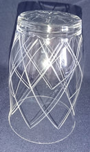Lade das Bild in den Galerie-Viewer, GRÖßERES GETRÄNKEGLAS - Hartglas, Geschliffen Linien Streifen Karo Motiv Dekor