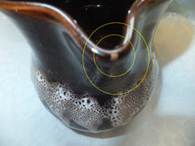 Lade das Bild in den Galerie-Viewer, GETRÄNKEKRUG - Keramik / Steingut, Abstrakter Schaum Blasen Motiv Dekor