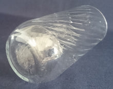 Lade das Bild in den Galerie-Viewer, 2er Set GETRÄNKEGLÄSER - Hartglas, Schräges Linien Streifen Relief Motiv Dekor