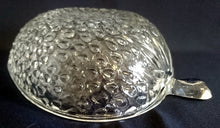 Lade das Bild in den Galerie-Viewer, GROßE BEILAGEN~ DESSERTSCHALE - Hartglas, Obst Frucht Erdbeere Form Relief Motiv Dekor