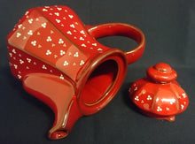 Lade das Bild in den Galerie-Viewer, KAFFEEKANNE MIT DECKEL - Keramik / Steingut, Punkte Dreier Kreise Senkrechte Balken Relief Motiv Dekor