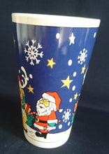 Lade das Bild in den Galerie-Viewer, GETRÄNKE TASSENPOTT - Keramik / Steingut, Comic Rentier Weihnachtsmann Schneeflocken Sterne Motiv Dekor (BC)