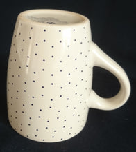 Lade das Bild in den Galerie-Viewer, KAFFEETASSE - Keramik / Steingut, Punkte Tupfen Kleckse Motiv Dekor