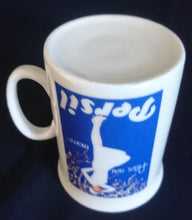 Lade das Bild in den Galerie-Viewer, KAFFEETASSE - Porzellan, Frau Dame Alles neu mach Persil Werbung Firmenmarke Aufschrift Motiv Dekor