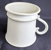 Lade das Bild in den Galerie-Viewer, KAFFEETASSE - Porzellan, Flora Dipladenie Blumenblüten Blatt Blätter Motiv Dekor