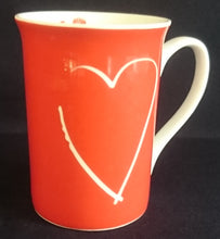 Lade das Bild in den Galerie-Viewer, KAFFEETASSE - Porzellan, Herzen Gemalt Gezeichnet Graffiti Motiv Dekor (BC)