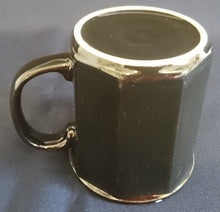 Lade das Bild in den Galerie-Viewer, KAFFEETASSE - Porzellan, Zweifärbiges Oktagon Relief Motiv Dekor (BC)