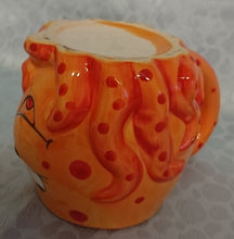 Lade das Bild in den Galerie-Viewer, KINDER GETRÄNKETASSE - Keramik / Steingut, Gesicht Kraken Octopus Form Motiv Relief Dekor (BC)