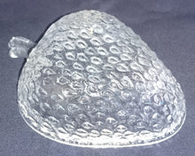 Lade das Bild in den Galerie-Viewer, 2er Set KLEINE BEILAGEN~ DESSERTSCHALEN - Hartglas, Obst Frucht Erdbeere Form Relief Motiv Dekor