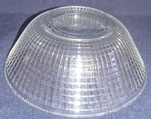 Lade das Bild in den Galerie-Viewer, 2er Set SALATSCHALEN - Hartglas, Karo Gitternetz Linien Relief Motiv Dekor