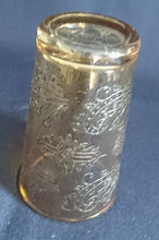 Lade das Bild in den Galerie-Viewer, 2er KORN~ GETRÄNKEGLÄSER - Hartglas, Perlmut Ornamente Symbole Abstrakt Motiv Dekor