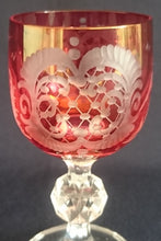 Lade das Bild in den Galerie-Viewer, LIKÖR GETRÄNKEGLAS - 24% Pbo Bleikristall, Mattiert Geschliffenen Diamantform Haus Landschaft Abstrakt Motiv Dekor