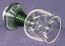 Lade das Bild in den Galerie-Viewer, LIKÖR~ RÖMERGLAS - Hartglas, Relief Stiel Traditionell Form Motiv Dekor