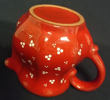 Lade das Bild in den Galerie-Viewer, 3er Set MILCHKÄNNCHEN & ZUCKERDOSE MIT DECKEL - Keramik / Steingut, Punkte Dreier Kreise Senkrechte Balken Relief Motiv Dekor