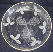 Lade das Bild in den Galerie-Viewer, SALAT~ OBSTSCHALE - Kristallglas, Flora Pflanzen Früchte Punkte Kreise Relief Motiv Dekor