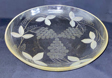Lade das Bild in den Galerie-Viewer, SALAT~ OBSTSCHALE - Kristallglas, Flora Pflanzen Früchte Punkte Kreise Relief Motiv Dekor