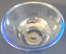 Lade das Bild in den Galerie-Viewer, SALAT~ FRÜHSTÜCKSSCHÜSSEL - Hartglas, Klares Bläuliches Einfärbiges Motiv Dekor