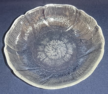 Lade das Bild in den Galerie-Viewer, DESSERTSCHALE - Hartglas, Flora Blüten Blatt Blätter Fasern Motiv Dekor