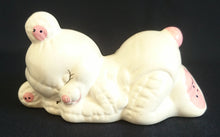 Lade das Bild in den Galerie-Viewer, SAMMELFIGUR - Keramik / Steingut, Schlafendes Liegendes Bärchen (BC)