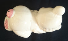 Lade das Bild in den Galerie-Viewer, SAMMELFIGUR - Keramik / Steingut, Schlafendes Liegendes Bärchen (BC)