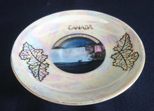 Lade das Bild in den Galerie-Viewer, SAMMELTELLERCHEN UNTERSETZER - Porzellan, Ahorn Blatt Blätter Wasserfall Niagara Falls Canada Motiv Dekor (BC)