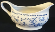 Lade das Bild in den Galerie-Viewer, SAUCIER / SOßENGIEßER - Porzellan, Zwiebelmuster Motiv Dekor