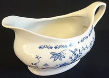 Lade das Bild in den Galerie-Viewer, SAUCIER / SOßENGIEßER - Porzellan, Zwiebelmuster Motiv Dekor