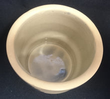 Lade das Bild in den Galerie-Viewer, SCHMALZTÖPFCHEN - Keramik / Steingut, Geometrisches Symetrisch Abstraktes Symbol Motiv Dekor (BC)